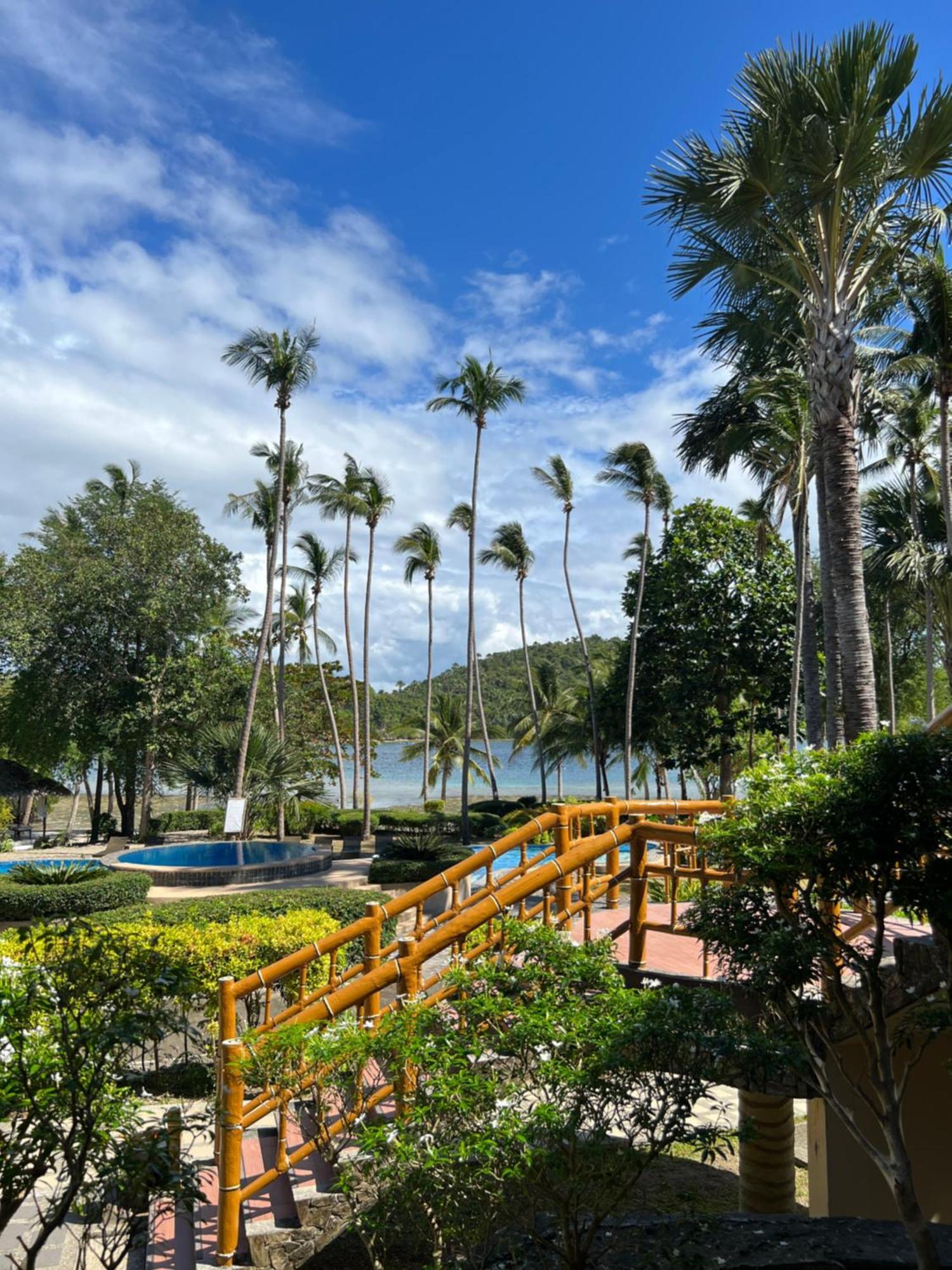 Fridays Puerto Galera Hotel Luaran gambar