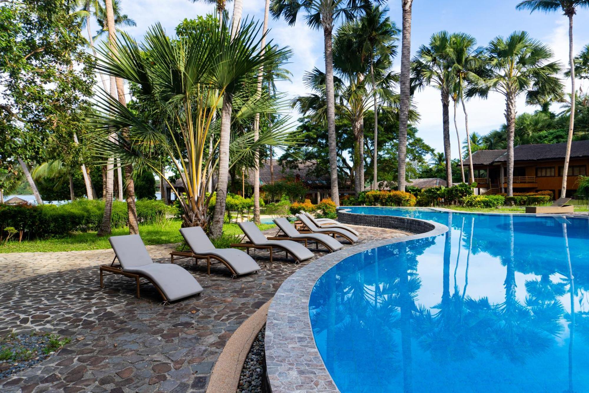 Fridays Puerto Galera Hotel Luaran gambar